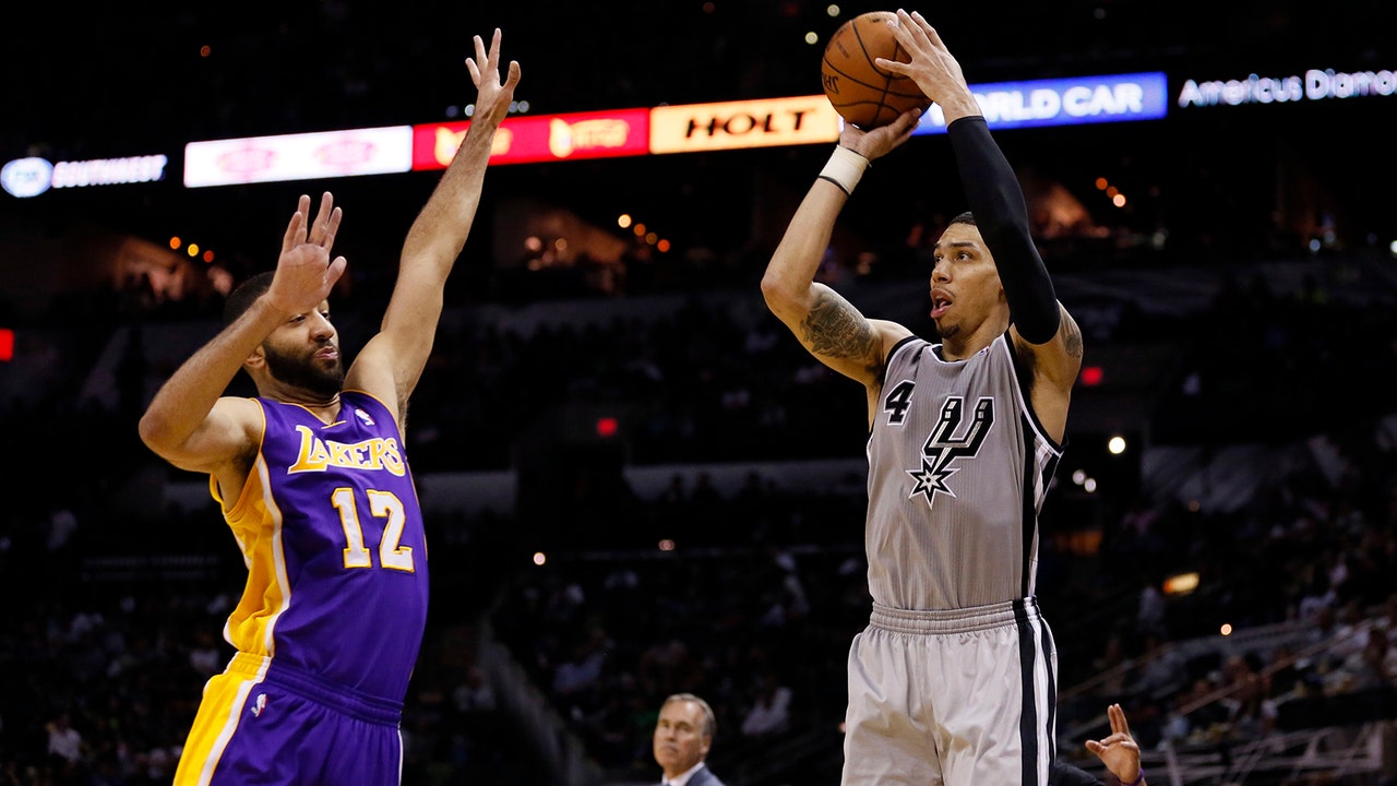 Spurs top Lakers for 9th straight win